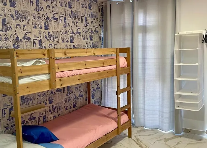Residencia Sin Lujo Hostel *