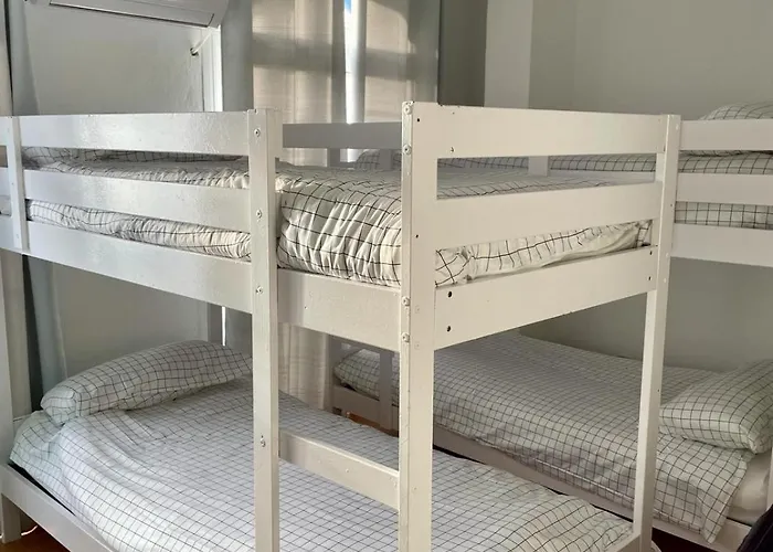 Residencia Sin Lujo Hostel *
