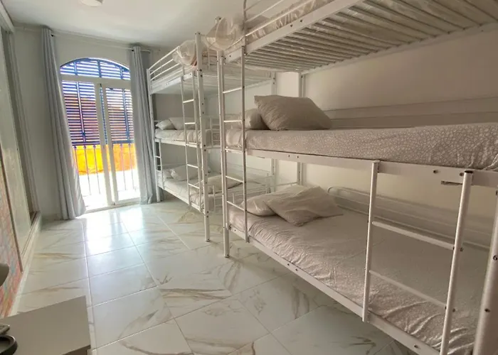 Residencia Sin Lujo Hostel